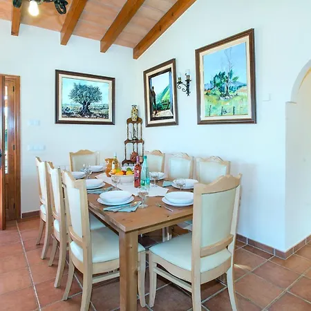 Owl Troy - Family And Friends Villa *